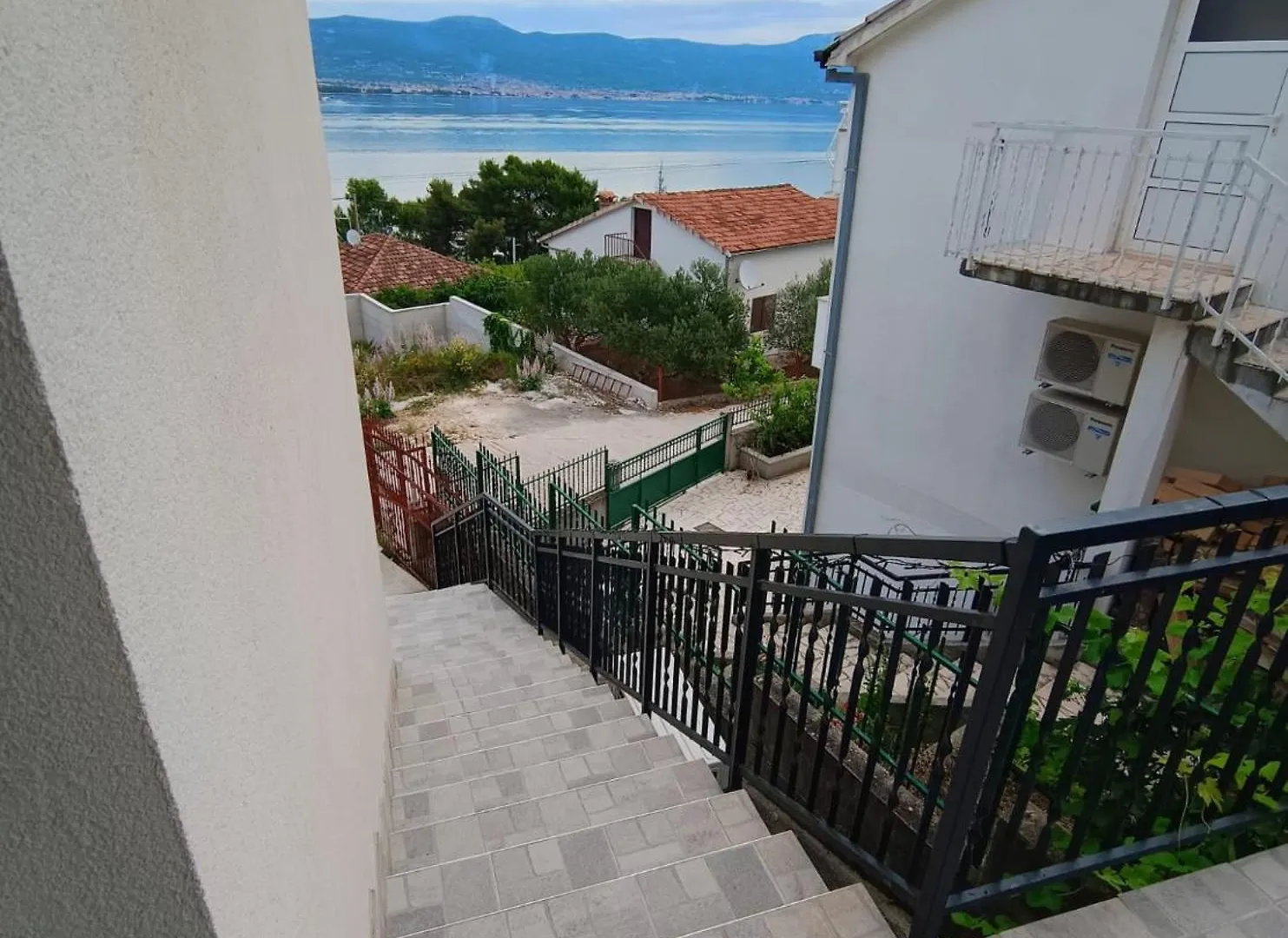 Residence Perleta Luxury Sea View Apartment With Jacuzzi Trogir