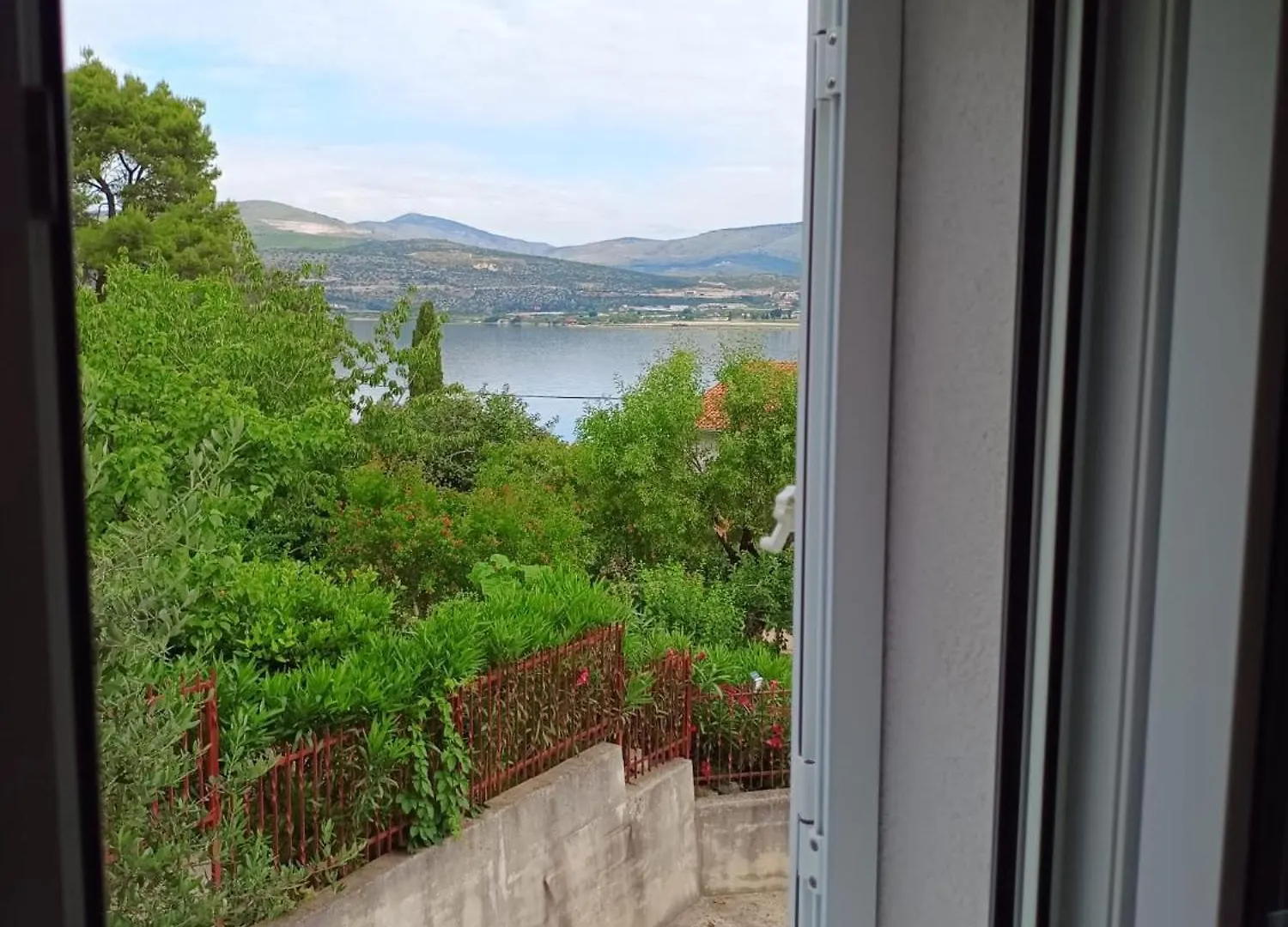 Residence Perleta Luxury Sea View Apartment With Jacuzzi Trogir